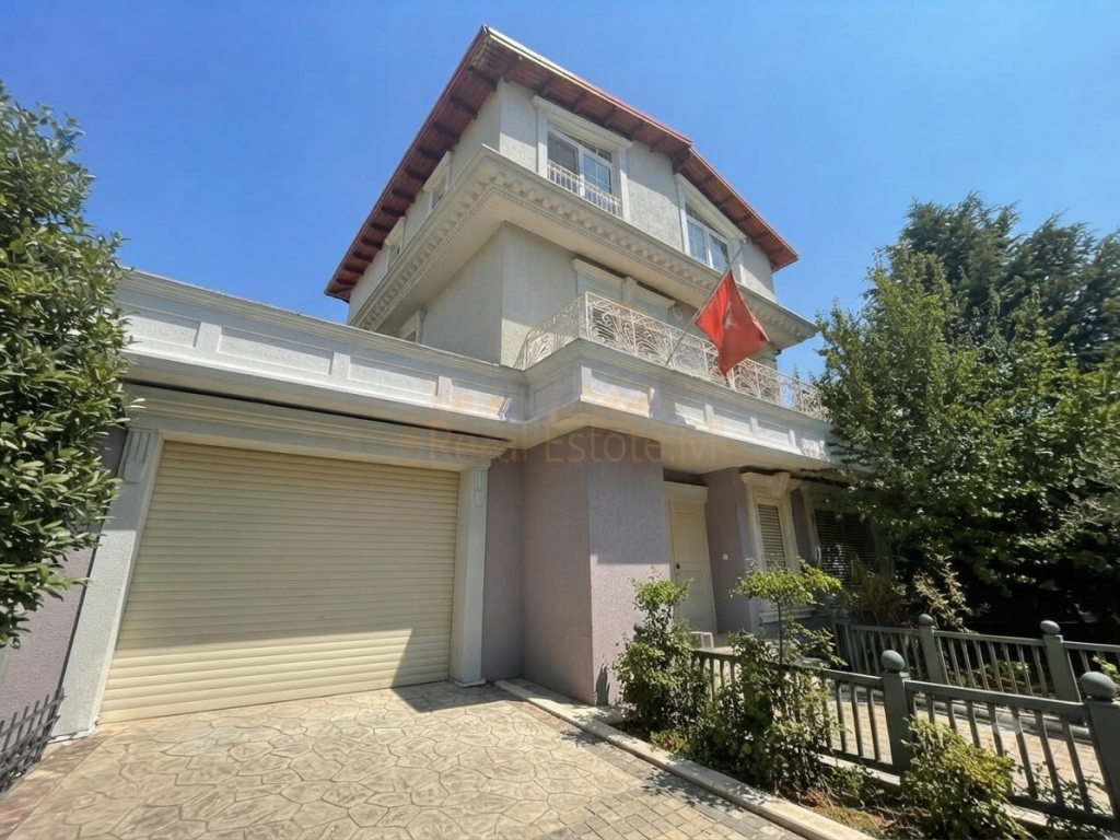 Affitto, Villa su 4 Piani  Piscina, Akacia Hills