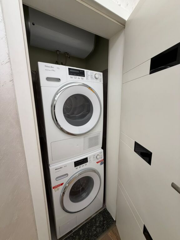 🏡 Shitet Apartament Luksoz 2+1+2 në Laprakë – Blloku Gintash