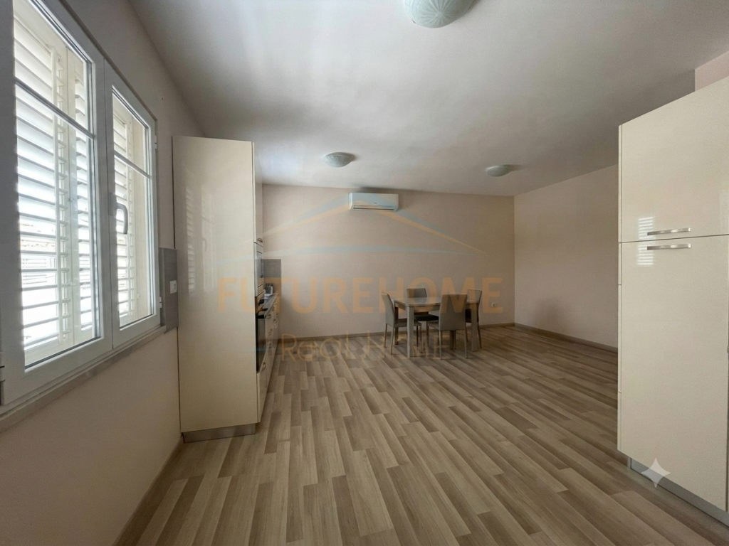 Affitto, Villa su 4 Piani  Piscina, Akacia Hills