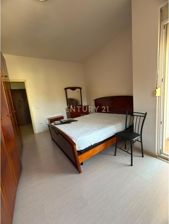 APARTAMENT 2+1 ME QIRA NE QENDER TE DURRESIT, TEK GJYKATA !!!