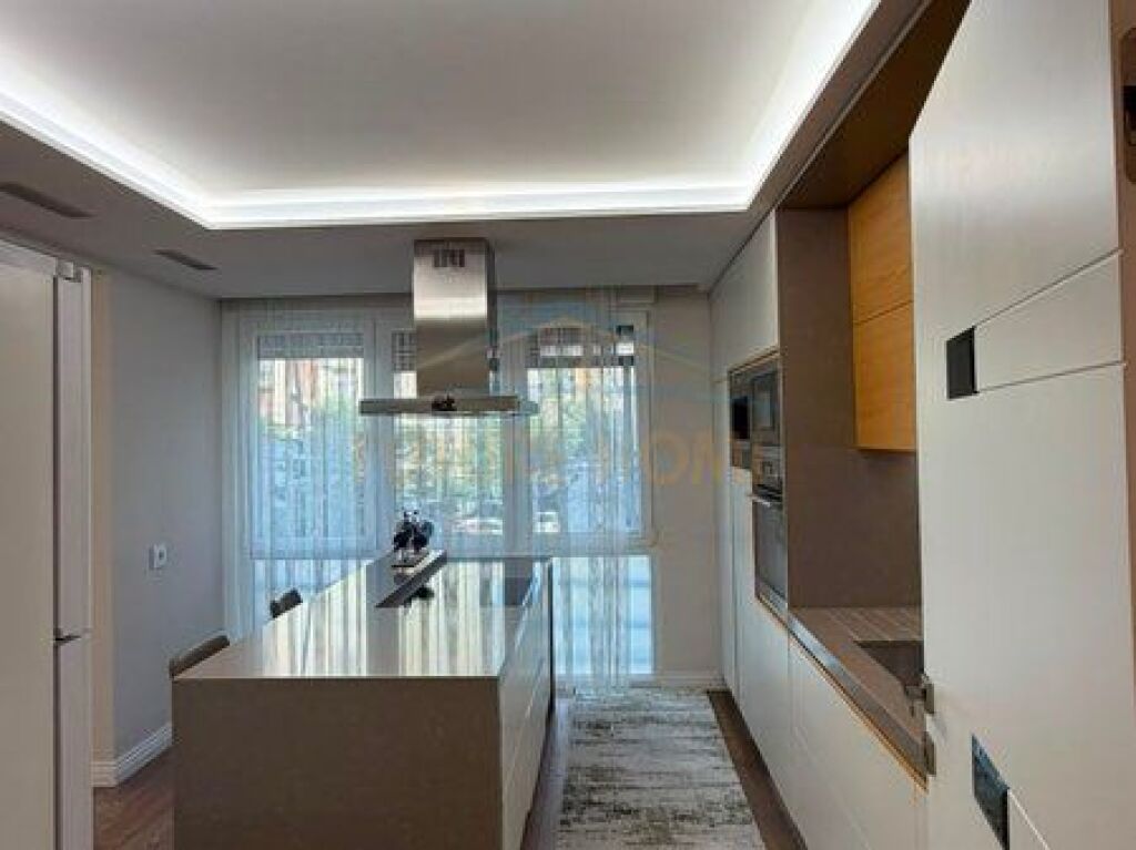 Shitet, Apartament 2+1+2, Blloku Gintash, Laprakë