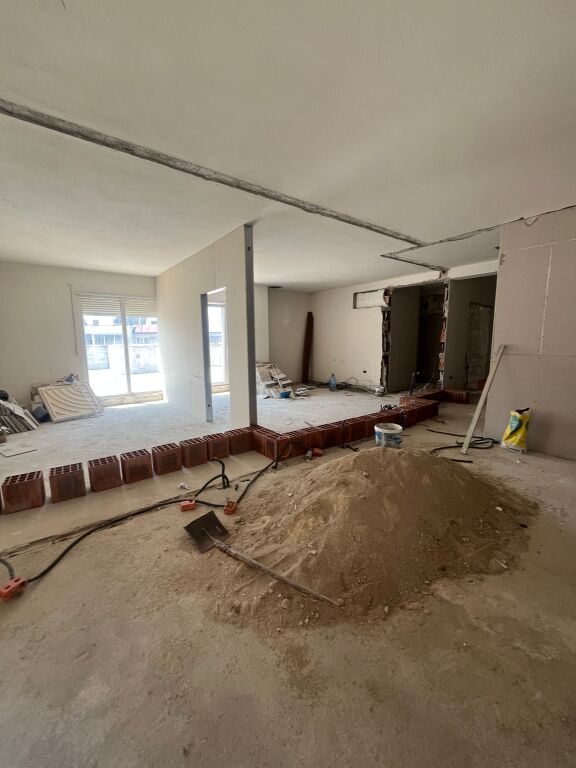 Appartamento Duplex in Vendita – Vicino al Ristorante Fresku, Tirana