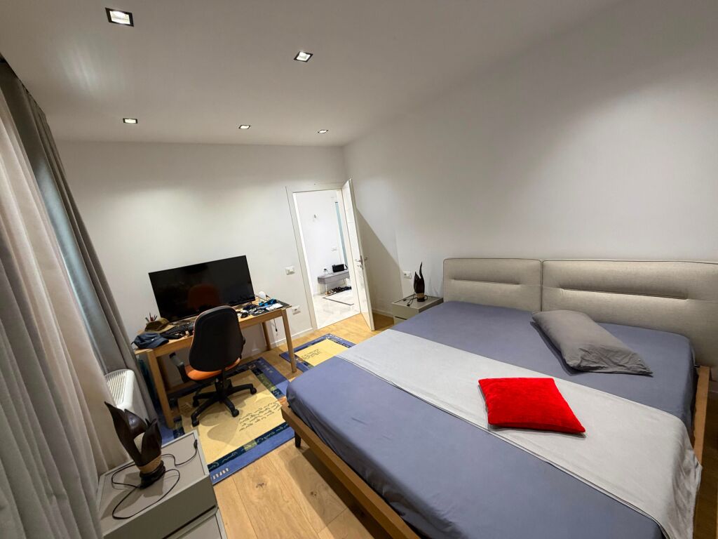 🏡 Appartamento 2+1 in Affitto  📍 Centro, vicino alla Posta 🛋️ Completamente arredato 🏢 3° piano, edificio esistente  💶 Prezzo: 1.000€/mese (trattabile)  📞 Per maggiori informazioni o per prenotare una visita, contattaci in DM o telefono.