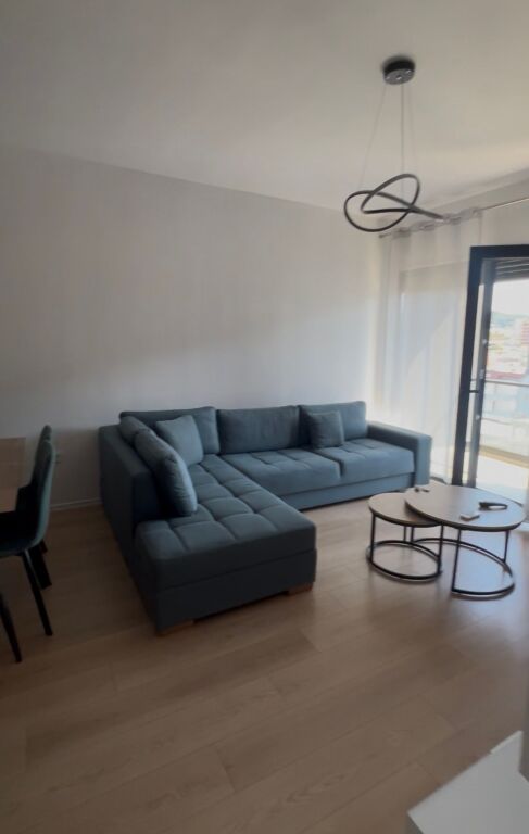 Apartament 1+1 me qera, Astir