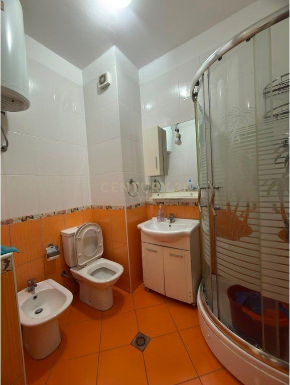 APARTAMENT 2+1 ME QIRA NE QENDER TE DURRESIT, TEK GJYKATA !!!