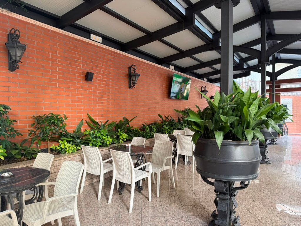For rent, Lounge-Bar, Embassy Block, Tirana.