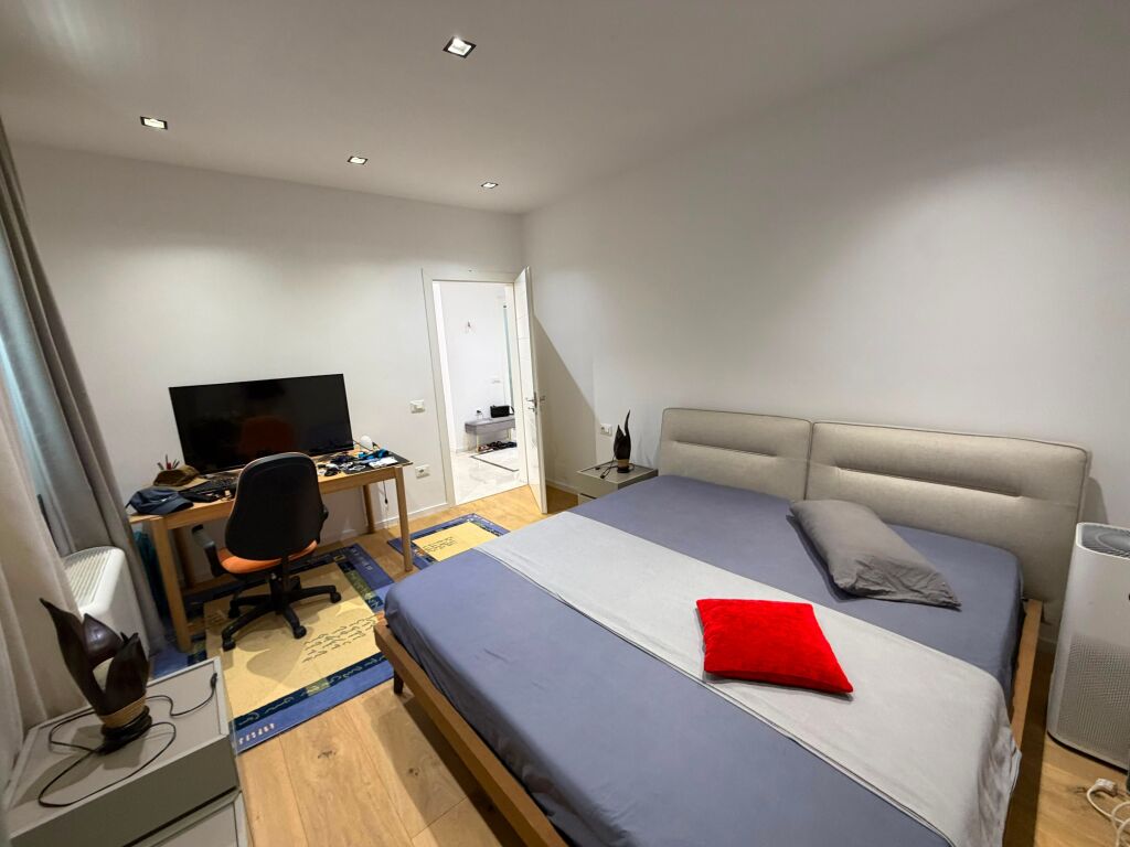 🏡 Appartamento 2+1 in Affitto  📍 Centro, vicino alla Posta 🛋️ Completamente arredato 🏢 3° piano, edificio esistente  💶 Prezzo: 1.000€/mese (trattabile)  📞 Per maggiori informazioni o per prenotare una visita, contattaci in DM o telefono.