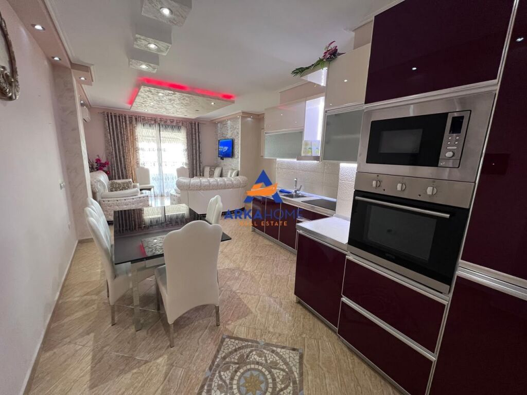 JEPET APARTAMENT 2+1 ME QERA "DURRES" 500 EURO