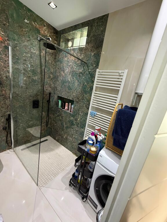 🏡 Appartamento 2+1 in Affitto  📍 Centro, vicino alla Posta 🛋️ Completamente arredato 🏢 3° piano, edificio esistente  💶 Prezzo: 1.000€/mese (trattabile)  📞 Per maggiori informazioni o per prenotare una visita, contattaci in DM o telefono.