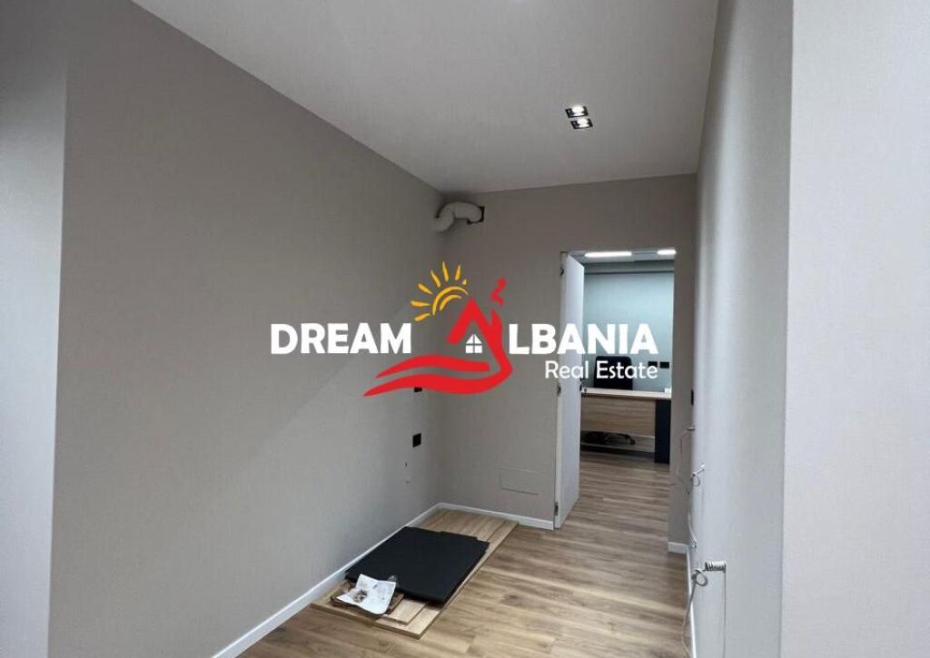 Ufficio Arredato in Affitto vicino all'Hotel Radisson ( 42611572 )