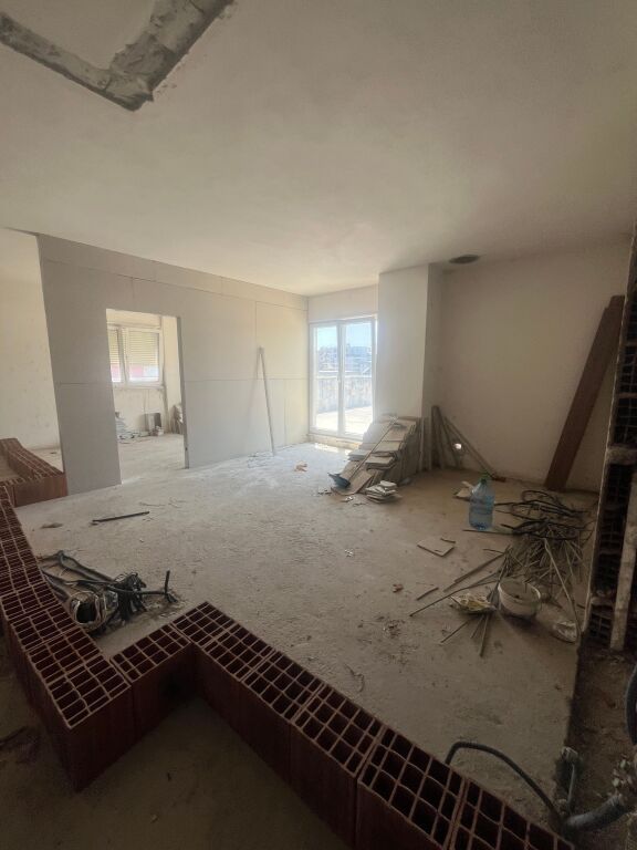 Appartamento Duplex in Vendita – Vicino al Ristorante Fresku, Tirana