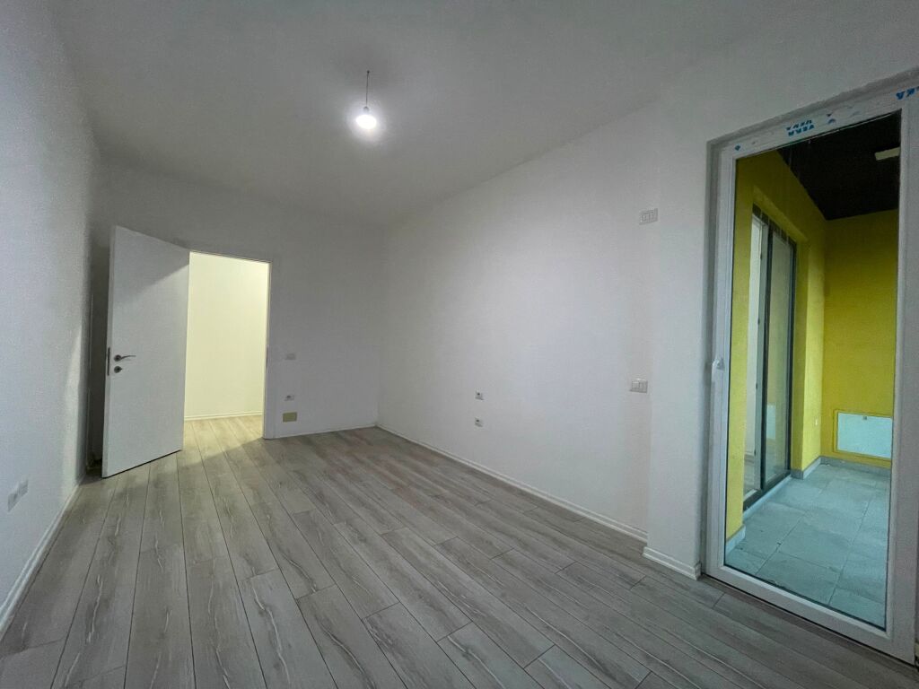 2+1 apartment for rent at the Grand Gallery Complex in Yzberisht.