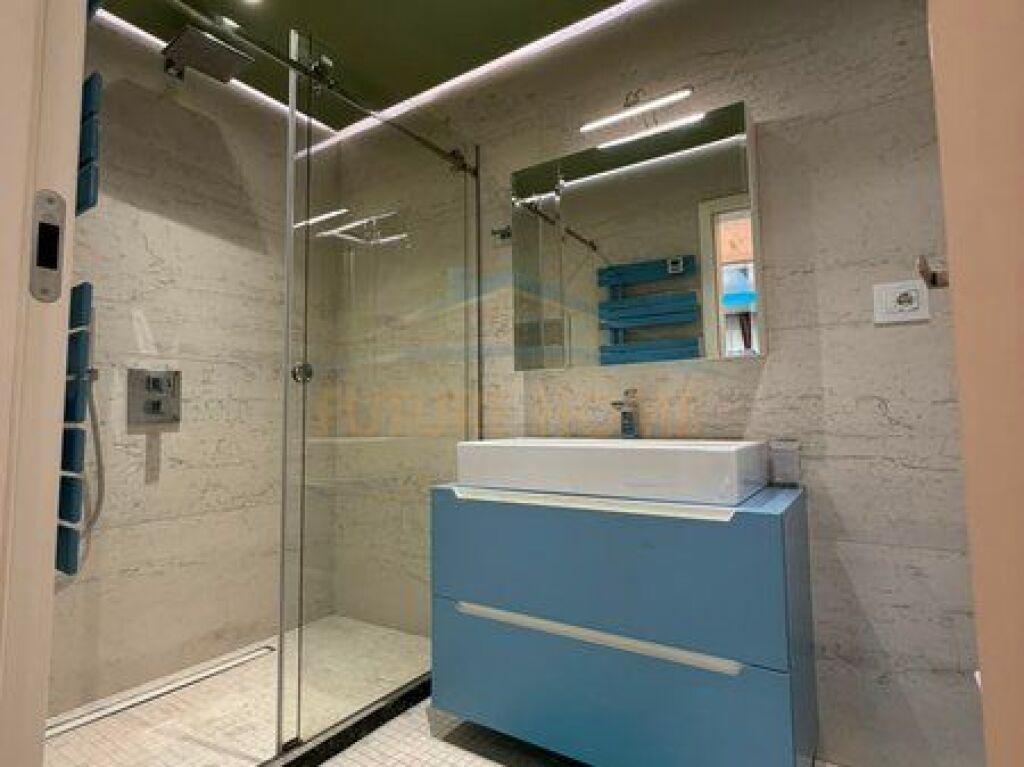 Shitet, Apartament 2+1+2, Blloku Gintash, Laprakë