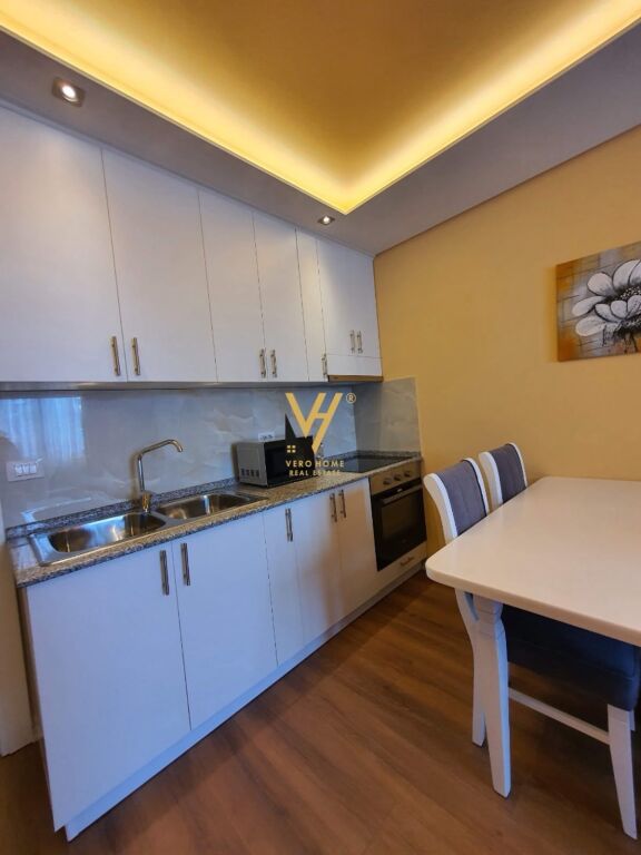 JEPET APARTAMENT 1+1 ME QERA TEK KONGRESI MANASTIRIT 35.000 LEKE