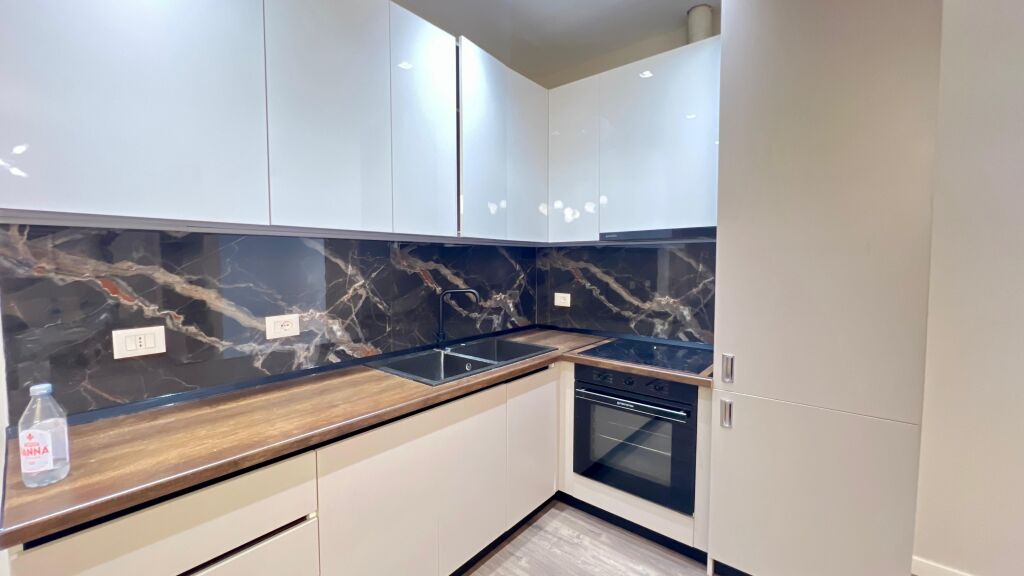 🏠Me Qera: 1+1 +1 Depo 📍 Shkolla e Baletit (Buze Rruge) - 60,000 Leke/Muaj - Orientim: JUG Plot Diell🌞 - K.7 - Sp.70m²