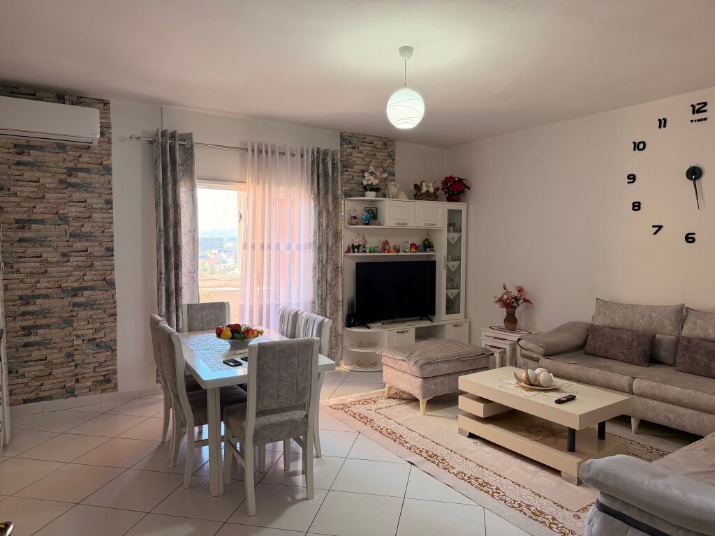Bellissimo appartamento 2+1+2 all'ultimo piano con balcone e vista mozzafiato