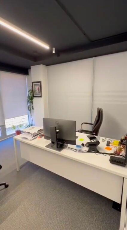 Locale Ufficio in Affitto – Pazari i Ri,