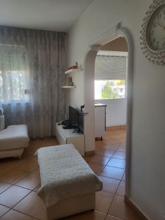 SHITET APARTAMENT 1+1 ISH PARKU AUTOBUZAVE 129.000 EURO FH-84620