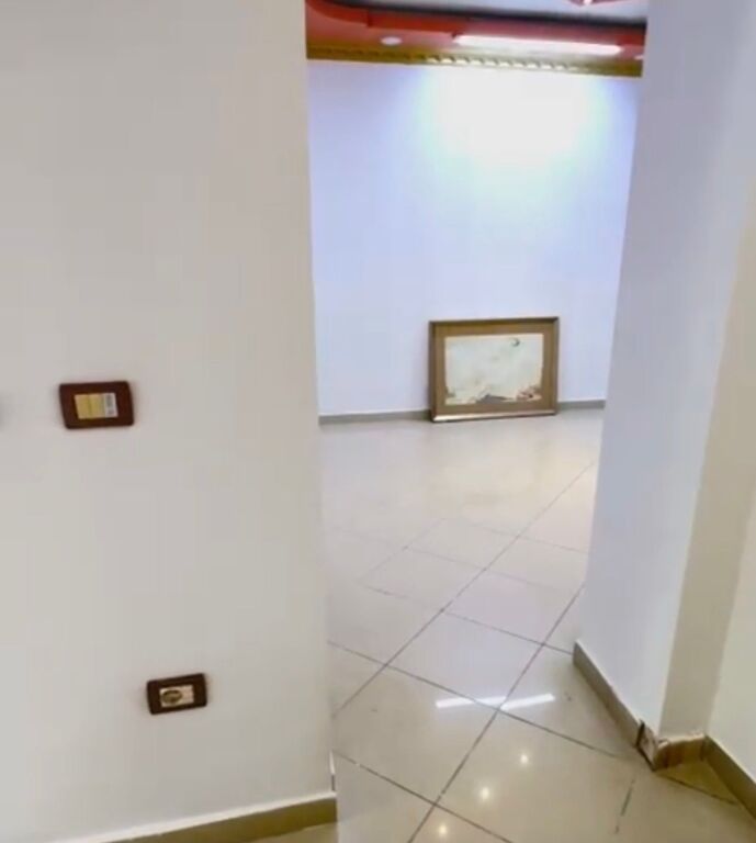 Shitet apartament 2+1 tek Rruga e Durresit!