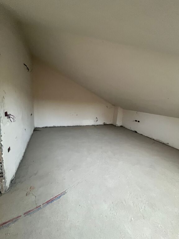 Appartamento Duplex in Vendita – Vicino al Ristorante Fresku, Tirana