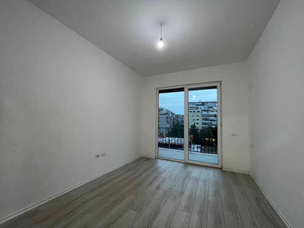 2+1 apartment for rent at the Grand Gallery Complex in Yzberisht.