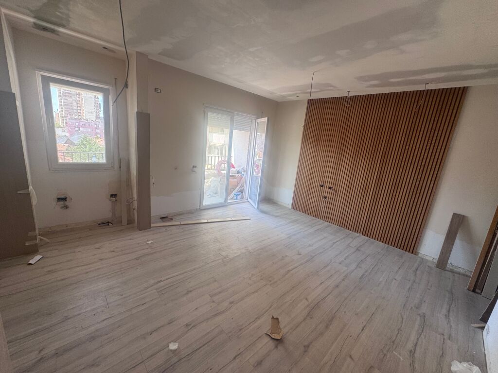 🏡 Shitet Apartament 2+1 + Ballkon – Pazari i Ri
