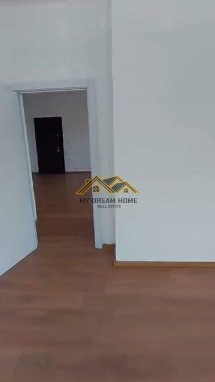 Apartment 1+1 for sale in Golem.