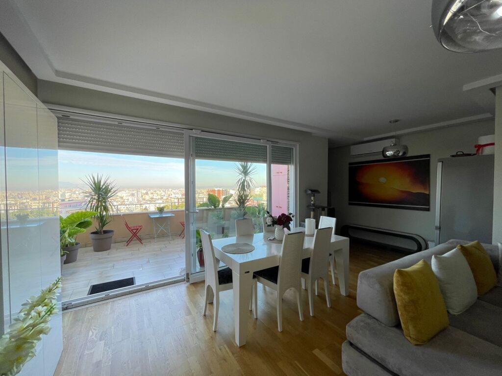 🌿 LUSSO, SPAZIO E VISTA PANORAMICA! 🏡Vendesi Super Appartamento 3+1+2 presso il Giardino Botanico – Tirana