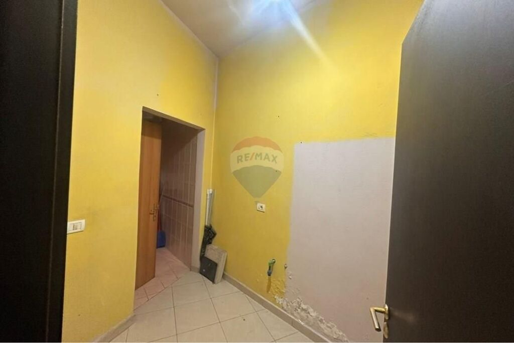 Negozio - In Affitto - Via Durazzo, Tirana
