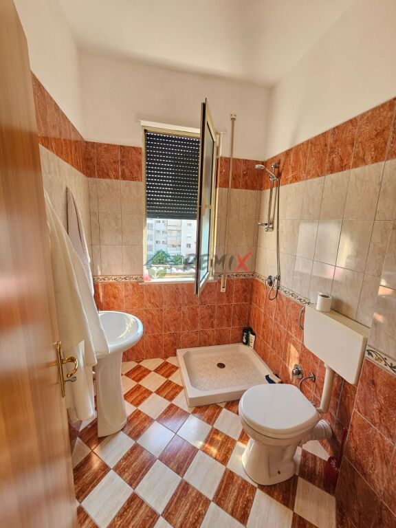 🏡 **AFFITTASI APPARTAMENTO 3+1+2 VICINO AL FLAGSHIP CENTER, DURRËS**