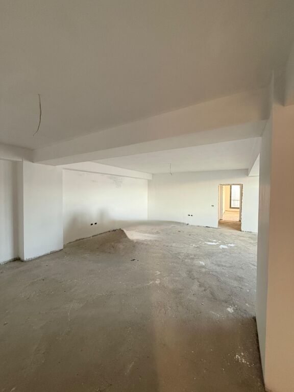 Shitet penthouse ne Yzberisht