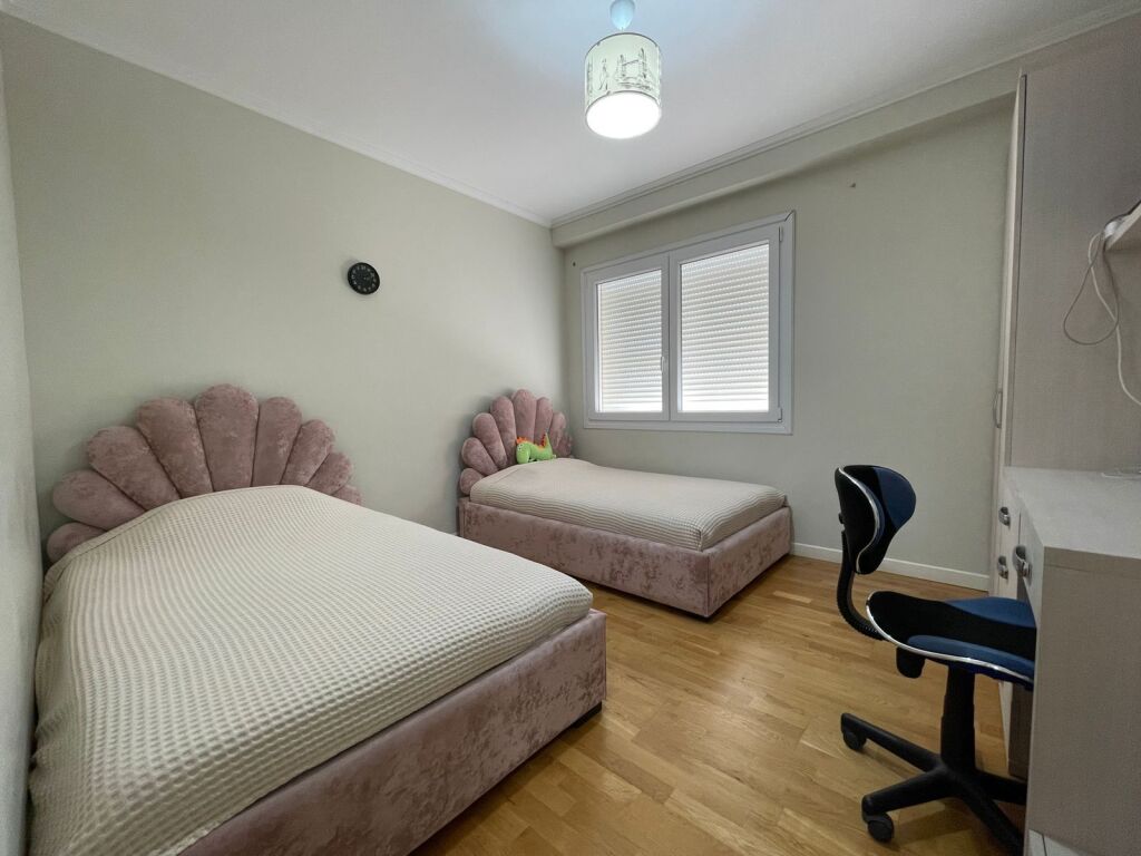 🌿 LUSSO, SPAZIO E VISTA PANORAMICA! 🏡Vendesi Super Appartamento 3+1+2 presso il Giardino Botanico – Tirana