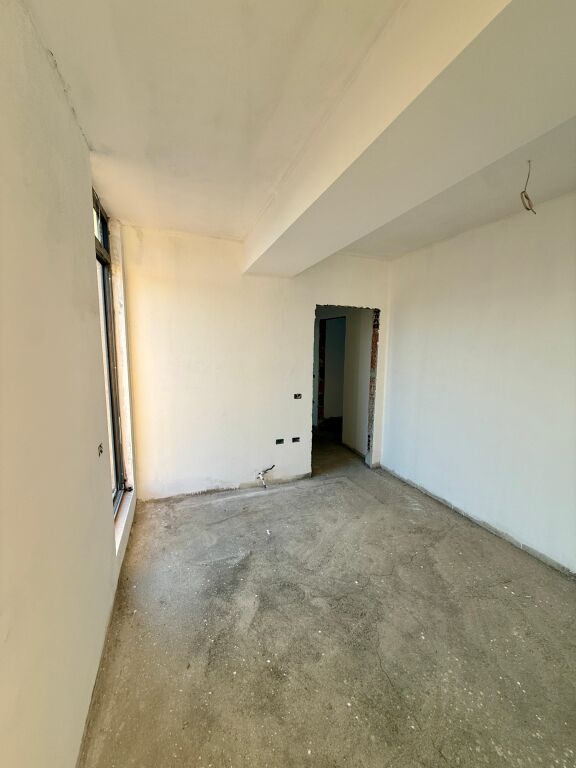 Shitet penthouse ne Yzberisht