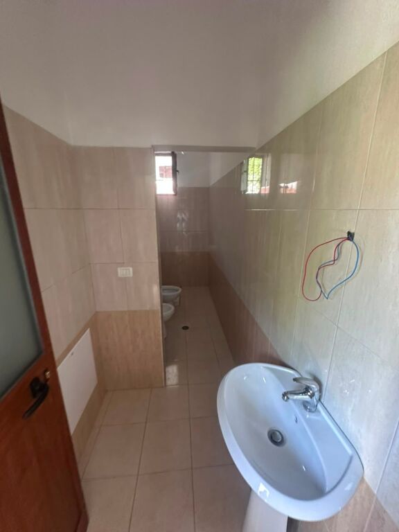 AFFITTASI APPARTAMENTO 2+1+2 VICINO A GALAKTIKU, DURRES