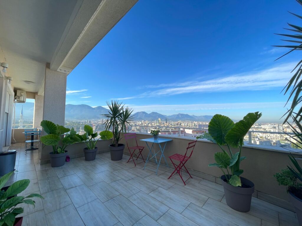 🌿 LUSSO, SPAZIO E VISTA PANORAMICA! 🏡Vendesi Super Appartamento 3+1+2 presso il Giardino Botanico – Tirana