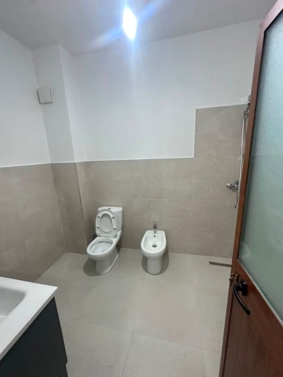AFFITTASI APPARTAMENTO 2+1+2 VICINO A GALAKTIKU, DURRES
