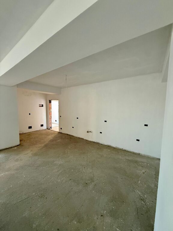 Shitet penthouse ne Yzberisht