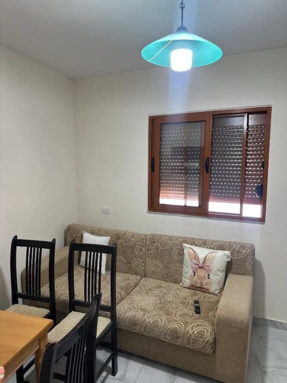 Jepet Me Qera Apartament 2+1+1 Verande
