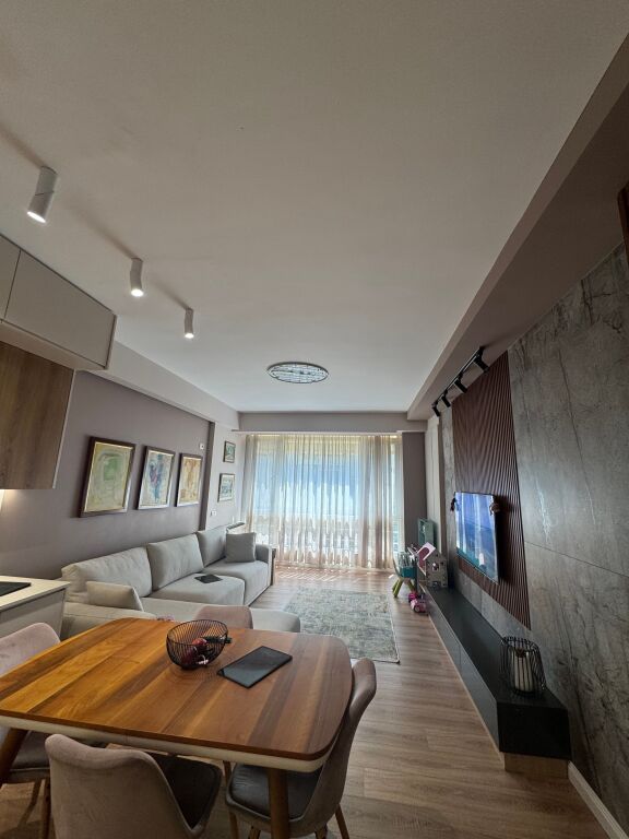Pavaroti, 2+1 me qira 800euro
