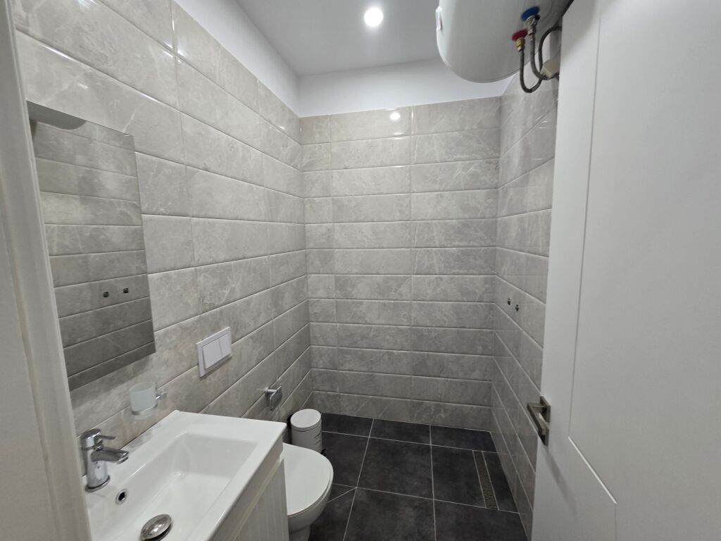 Apartament 2+1+2 Ballkon Me Qira Ne Kompleks Rezidencial | Perballe UET