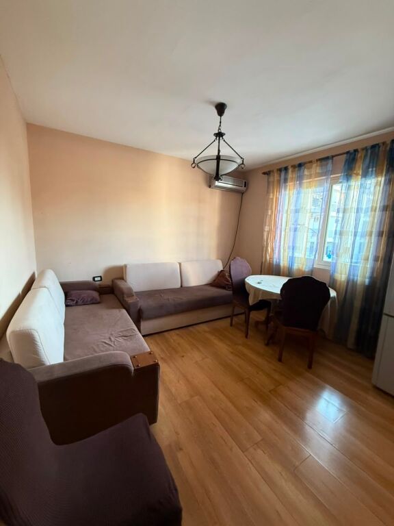 APARTAMENT PER QERA  2+1 RRUGA KONGRESI I MANASTIRIT