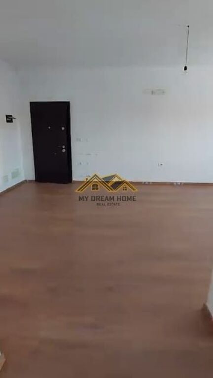Apartment 1+1 for sale in Golem.