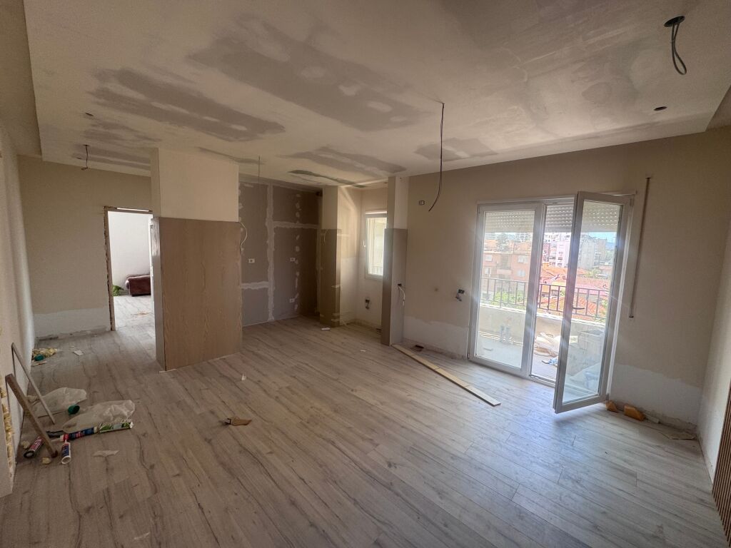 🏡 Shitet Apartament 2+1 + Ballkon – Pazari i Ri