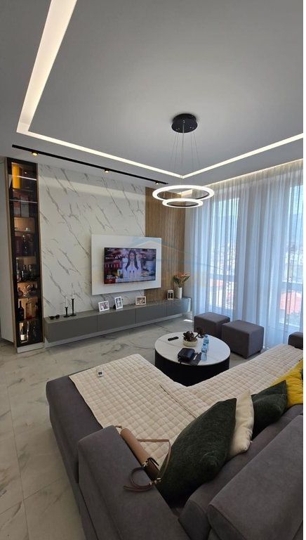 Shitet, Apartament 2+1+2 + Garazh, Sauk