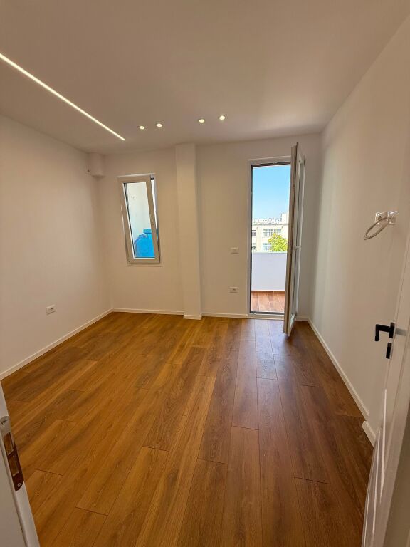 SHITET APARTAMENT 1+1 – SHKOLLA E KUQE