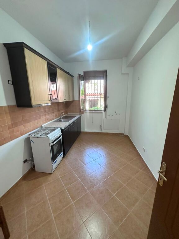 AFFITTASI APPARTAMENTO 2+1+2 VICINO A GALAKTIKU, DURRES