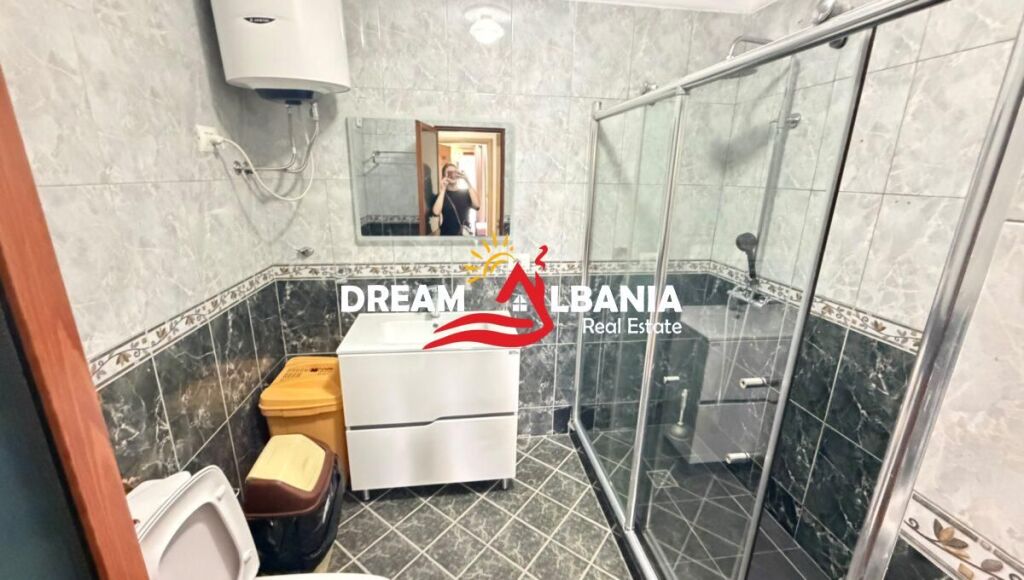 Jepet Apartament 2+1+2 me qera Tek Rruga e Barikadave, prane hotel Areela (ID 42215634)