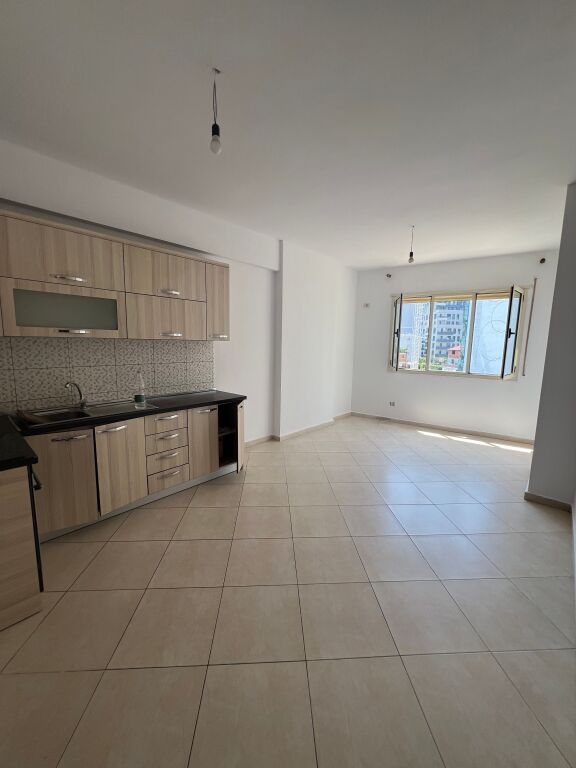 APARTAMENT 2+1 ME QERA ASTIR TEK RRETHI