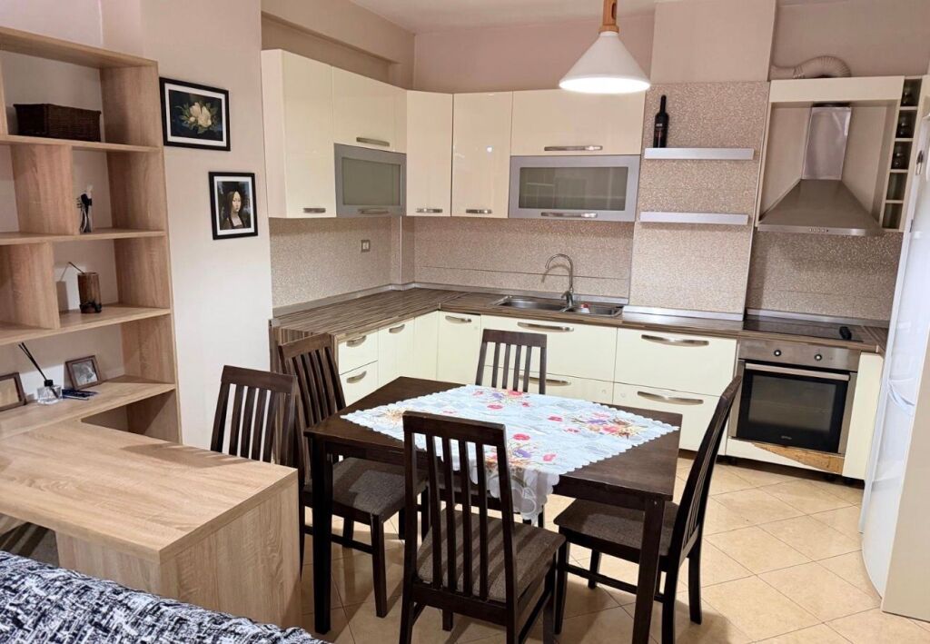 Jepet me qira apartament 1+1 në Misto Mame