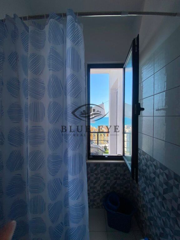 Shitet apartament në Vilat e Zogut – Pamje nga deti!